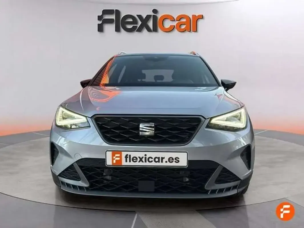 Usado Seat Arona FR 150 CV (110 kW) 2023 Gris SUV