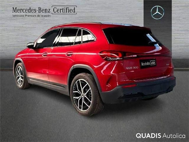 Usado Mercedes EQA300 167 kW (228 CV) 2023 Manufaktur rojo patagonia SUV