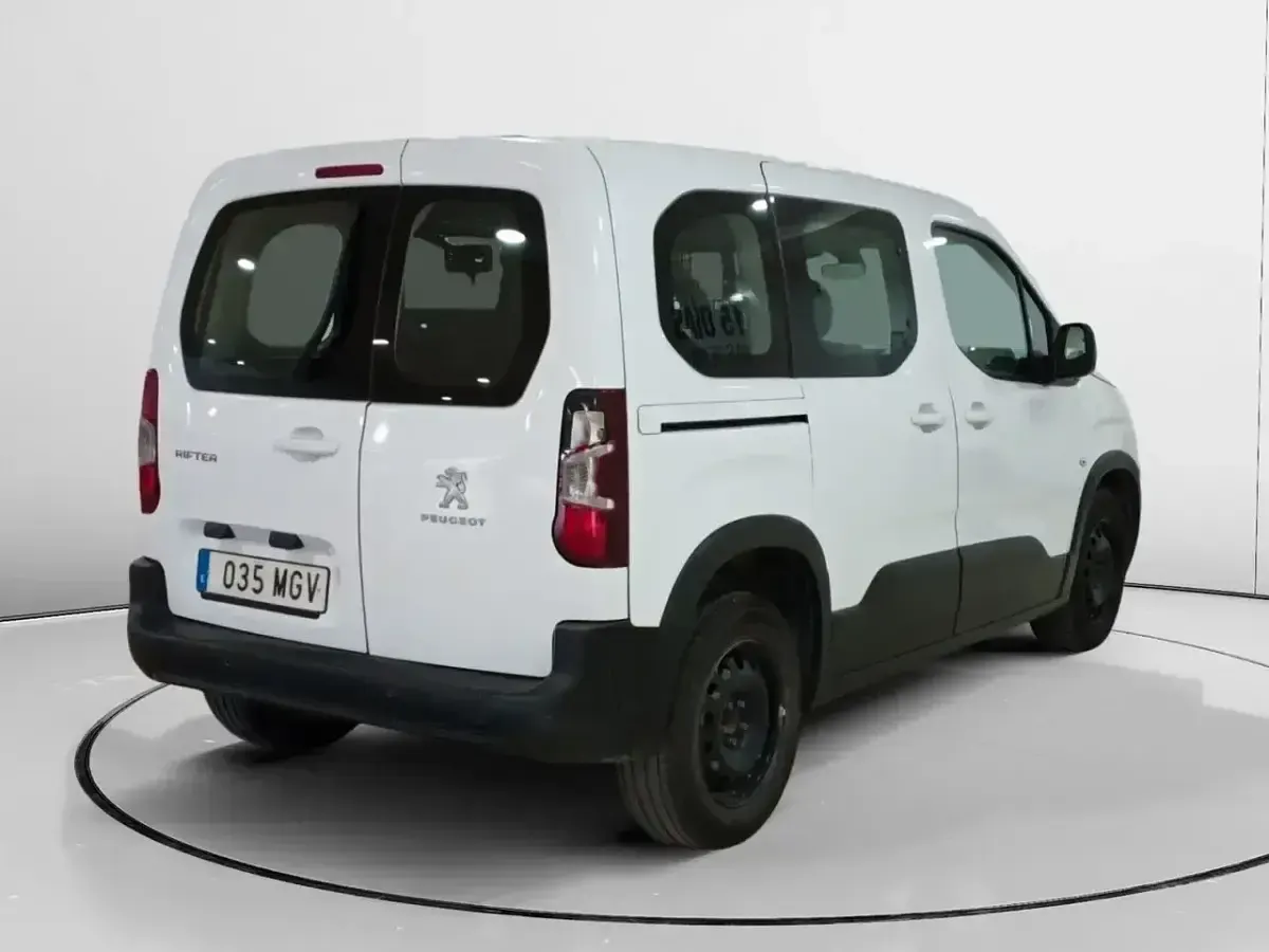 Usado Peugeot Rifter Business-Line 100 CV (73 kW) 2023 Blanco Monovolumen