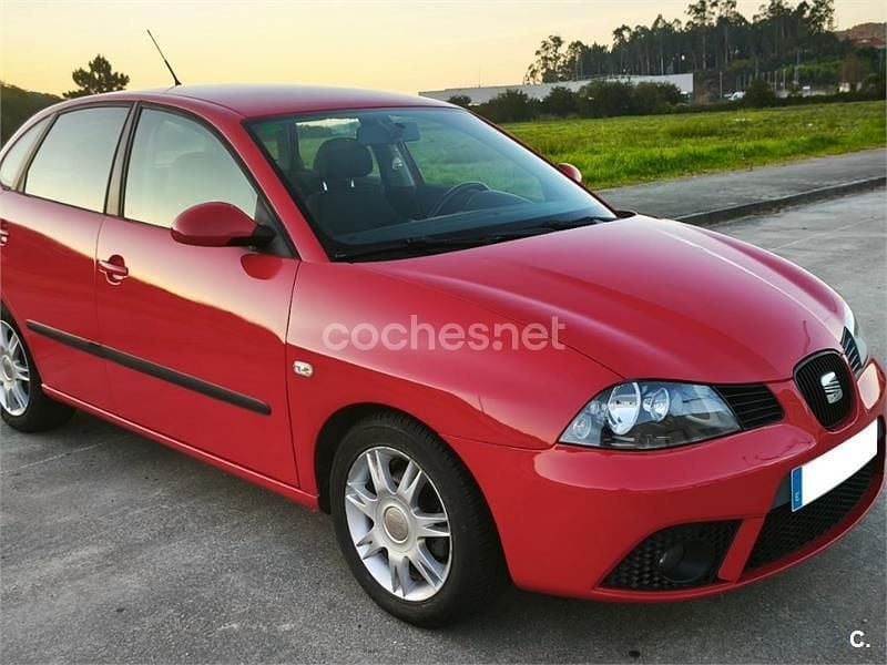 Usado Seat Ibiza Reference 100 CV (73 kW) 2009 Rojo Berlina