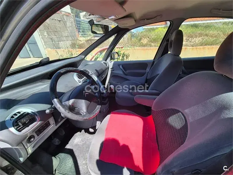Usado Citroën Xsara Picasso Exclusive 92 CV (67 kW) 2006 Blanco Monovolumen