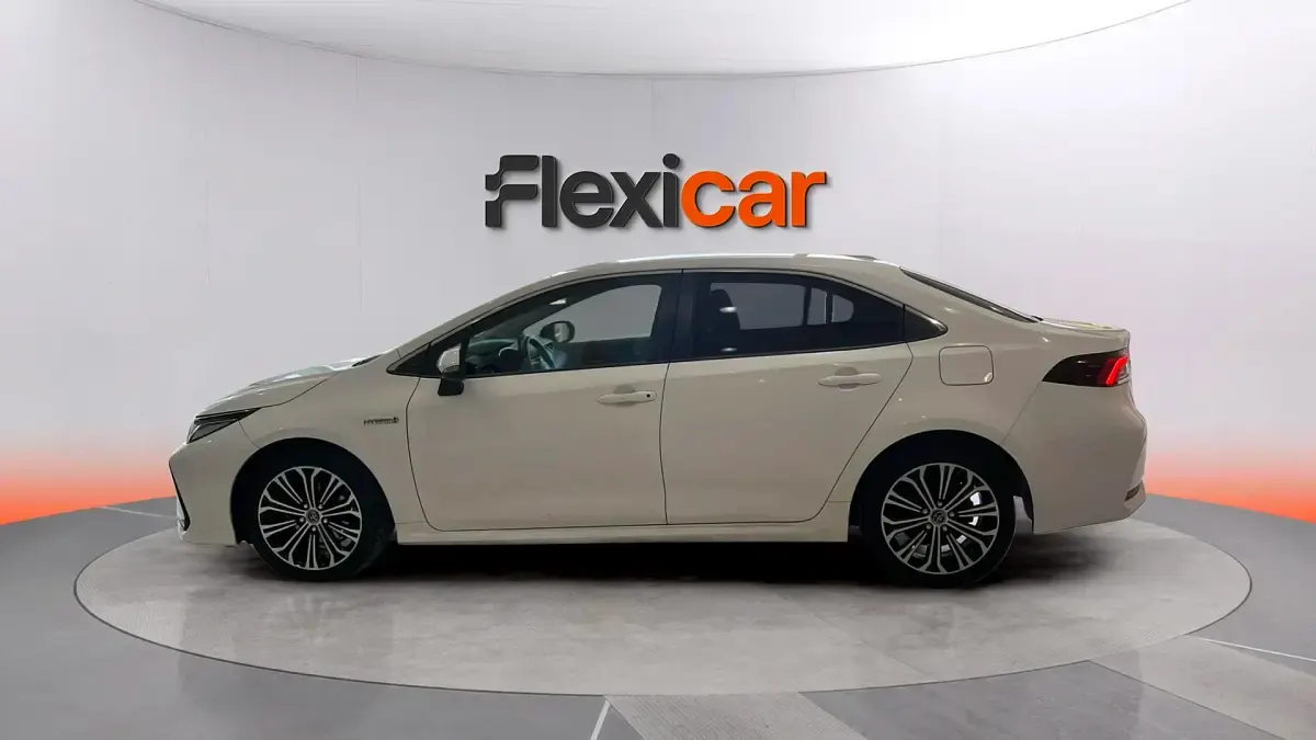 Usado Toyota Corolla 122 CV (89 kW) 2019 Blanco Berlina