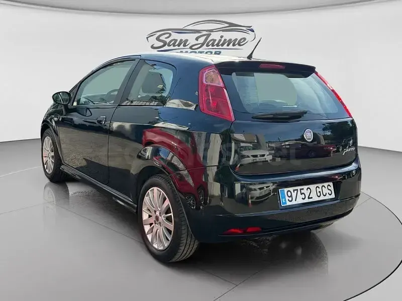 Usado Fiat Grande Punto Active 90 CV (66 kW) 2008 Negro Utilitario