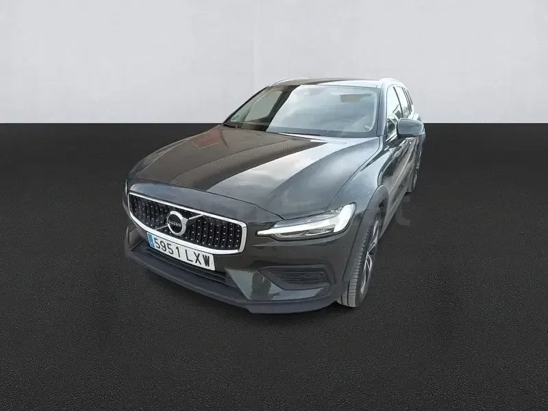 Usado Volvo V60 CC Core 250 CV (183 kW) 2022 Gris / plata Familiar