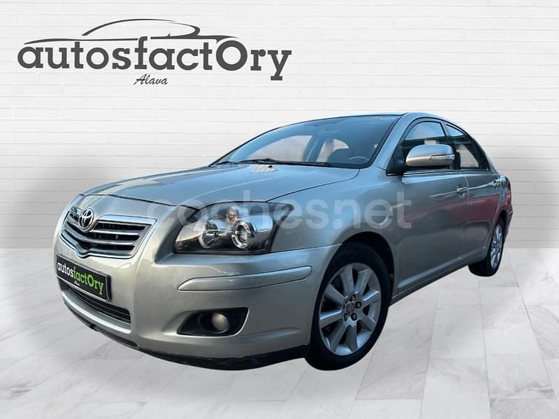 Usado Toyota Avensis Executive 150 CV (110 kW) 2010 Beige Berlina