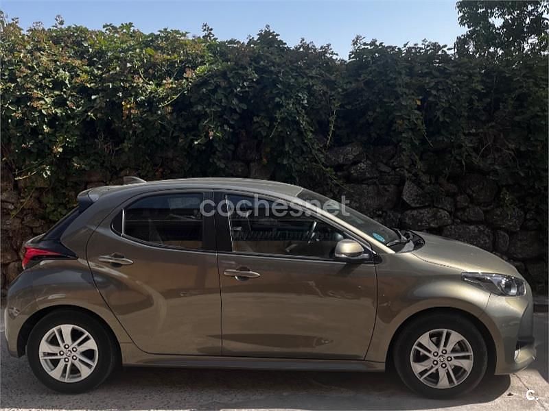Verde Usado 2022 Toyota Yaris Berlina | 15.500 € (Buen precio) - Imagen 1/4