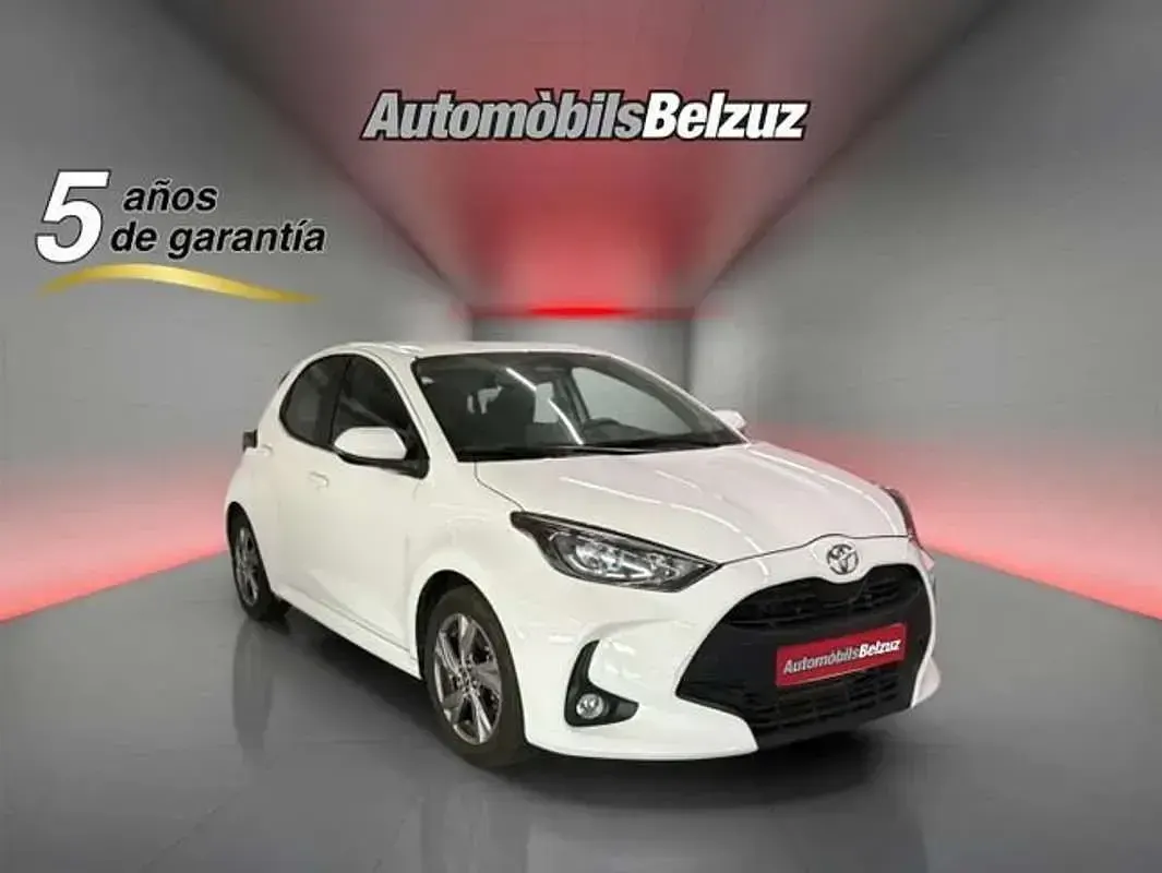 Usado Toyota Yaris Style 116 CV (85 kW) 2024 Blanco Utilitario