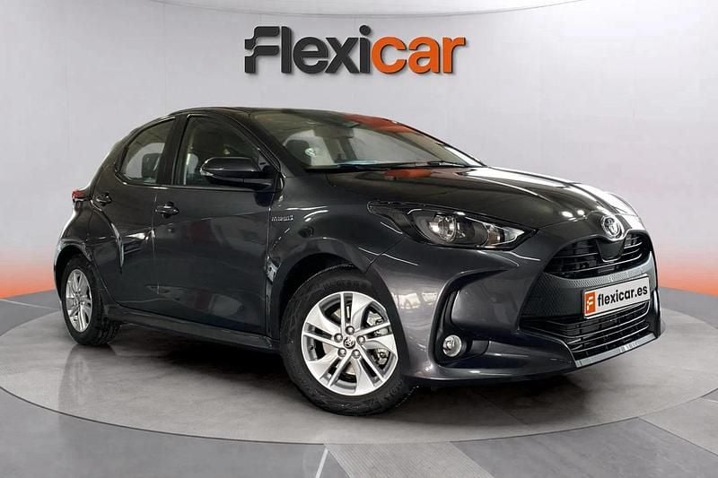 Gris Usado 2021 Toyota Yaris Hybrid Active Berlina | 16.990 € (Super precio) - Imagen 1/4