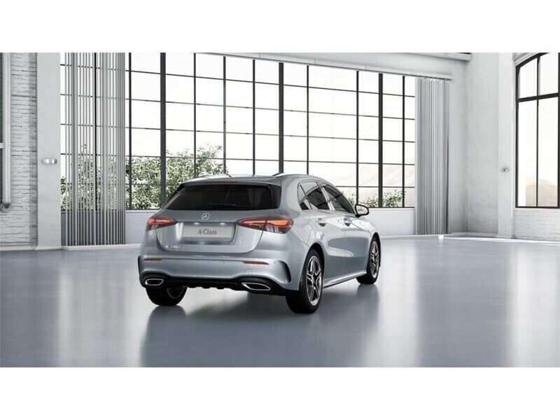 Usado Mercedes A180 AMG line 116 CV (85 kW) 2024 Plateado Berlina