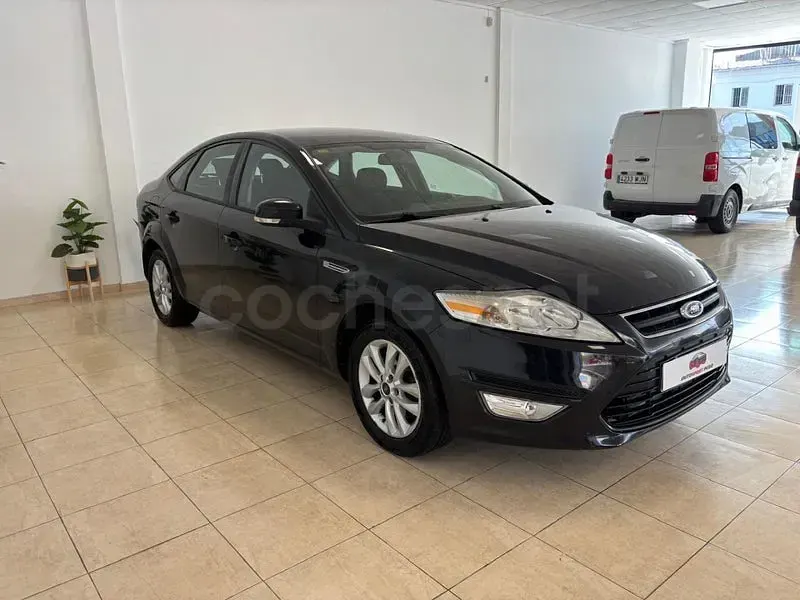 Usado Ford Mondeo Business Edition 115 CV (84 kW) 2014 Negro Berlina