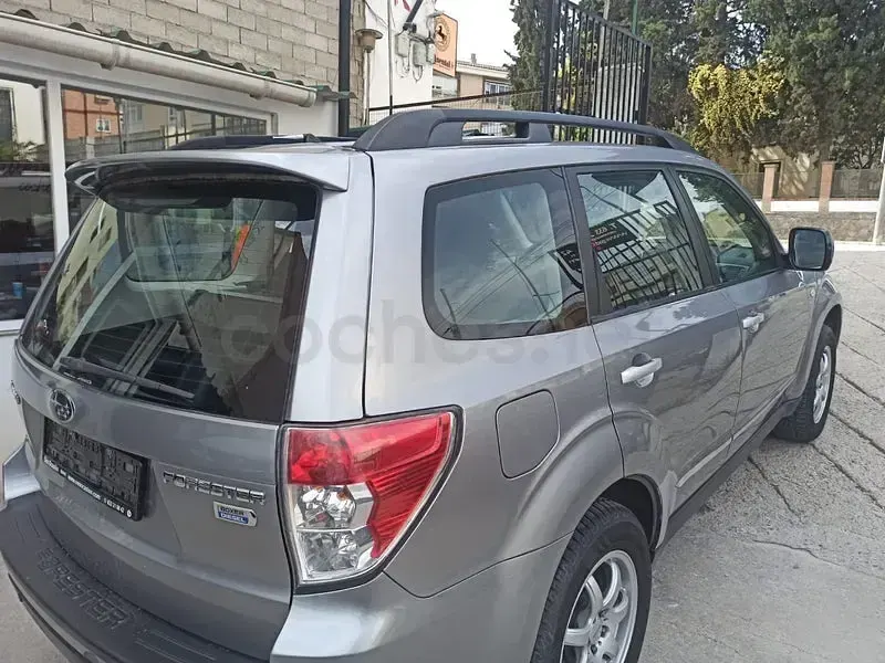 Usado Subaru Forester 147 CV (108 kW) 2010 Gris / plata SUV