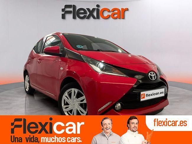 Usado Toyota Aygo X-play 69 CV (50 kW) 2016 Rojo Utilitario