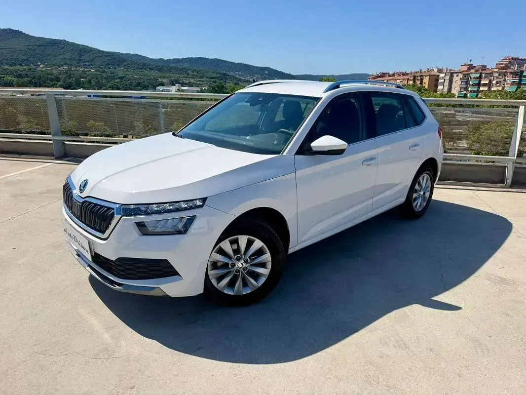 Usado Skoda Kamiq Ambition 110 CV (80 kW) 2021 Blanco SUV