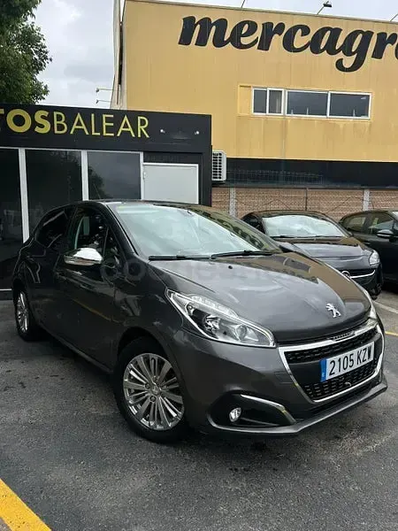 Usado Peugeot 208 Signature Sky 82 CV (60 kW) 2019 Gris / plata Utilitario