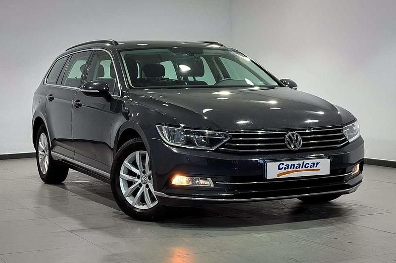Usado VW Passat Sport 190 CV (139 kW) 2018 Gris Familiar