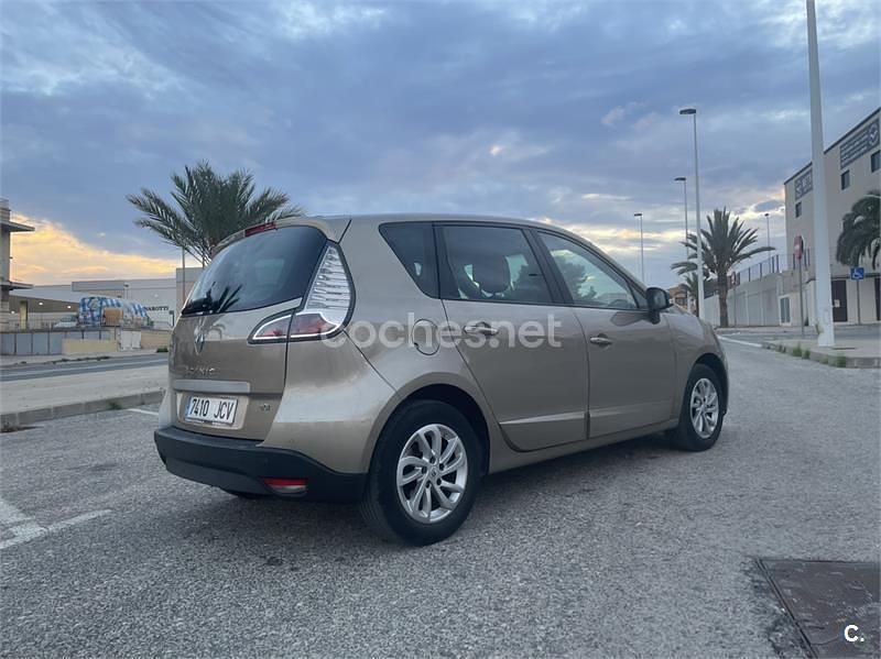 Usado Renault Scénic III LIMITED 110 CV (80 kW) 2015 Beige Monovolumen
