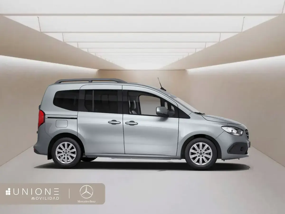 Usado Mercedes T180 116 CV (85 kW) 2025 Gris Monovolumen