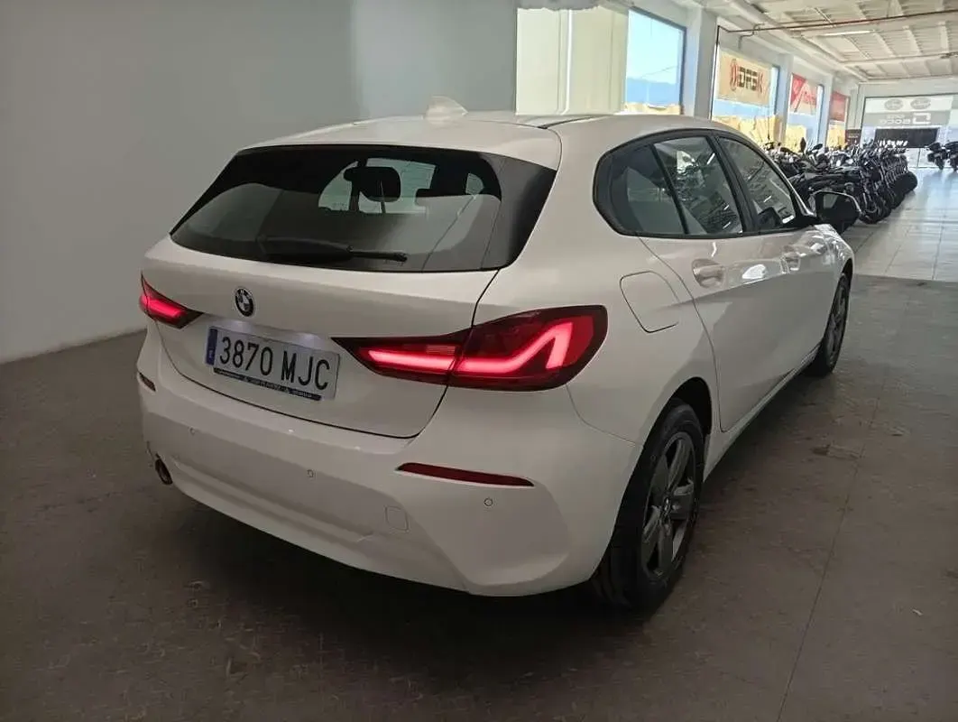 Usado BMW 116 116 CV (85 kW) 2023 Blanco Utilitario