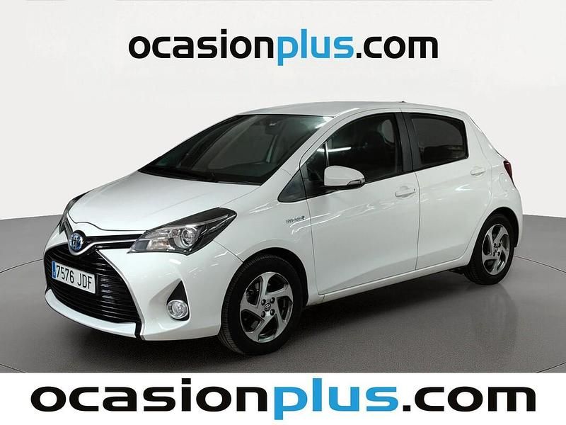 Usado Toyota Yaris Active 100 CV (73 kW) 2015 Blanco Utilitario