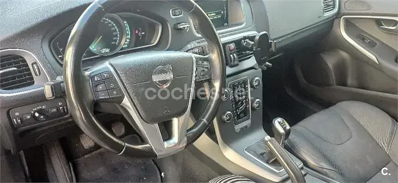 Usado Volvo V40 CC Momentum 120 CV (88 kW) 2015 Negro Familiar