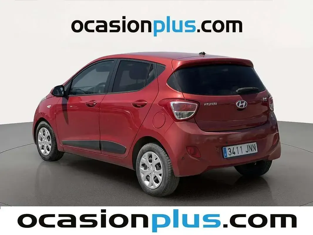 Usado Hyundai i10 GO! 67 CV (49 kW) 2016 Rojo Utilitario