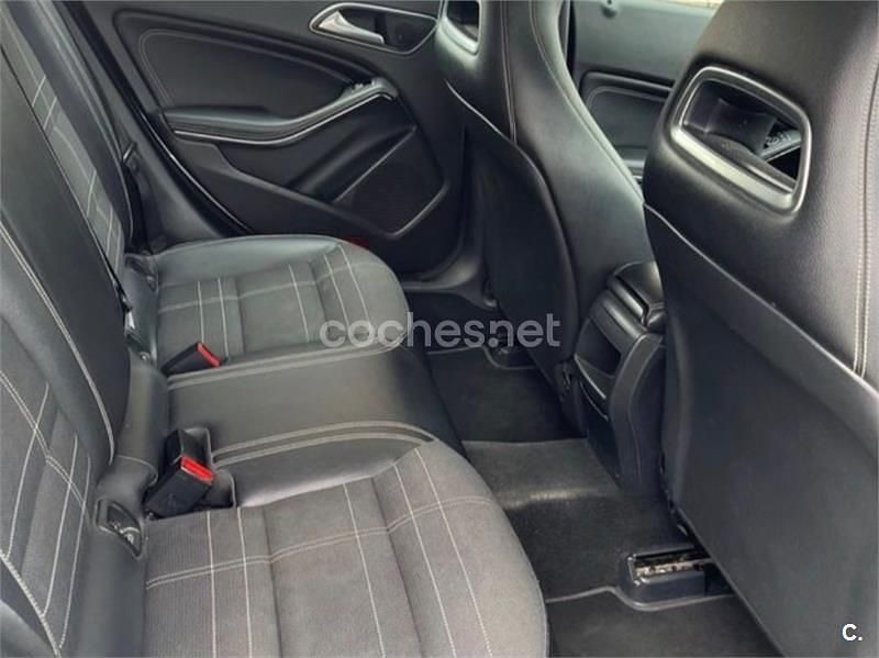 Usado Mercedes CLA200 Shooting Brake 136 CV (100 kW) 2016 Blanco Familiar