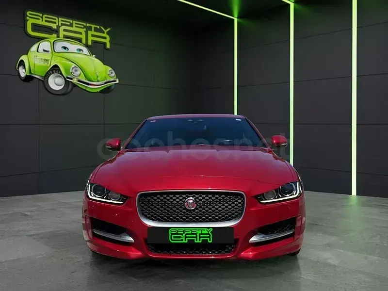 Usado Jaguar XE R-Sport 180 CV (132 kW) 2015 Rojo Berlina