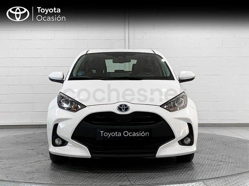 Usado Toyota Yaris Hybrid Active 116 CV (85 kW) 2023 Blanco Berlina