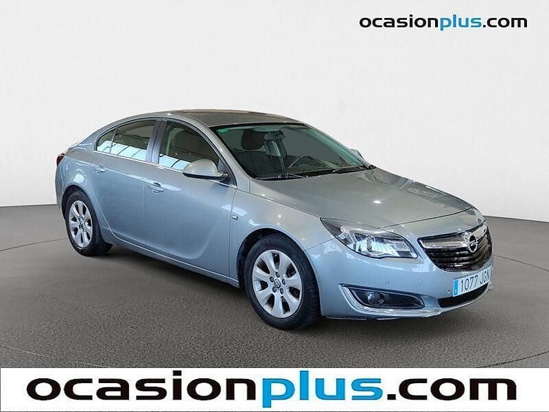 Usado Opel Insignia Selective 160 CV (117 kW) 2015 Gris plata Berlina