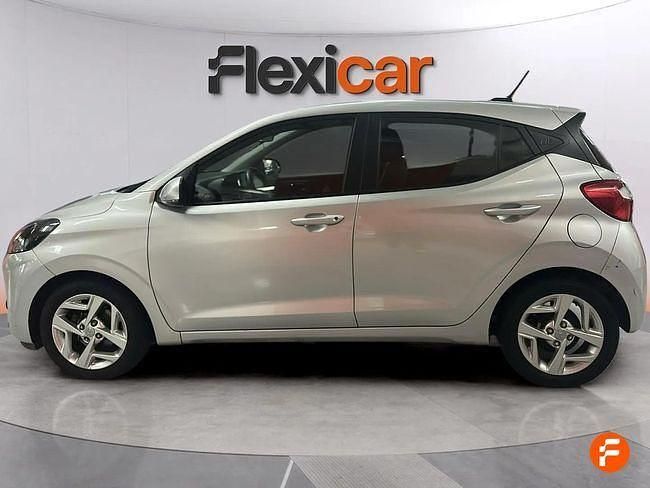 Usado Hyundai i10 67 CV (49 kW) 2021 Gris Utilitario