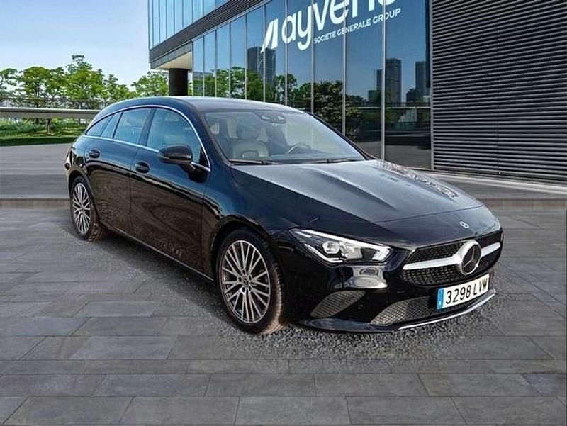 Usado Mercedes CLA200 Shooting Brake 163 CV (119 kW) 2021 Negro Familiar