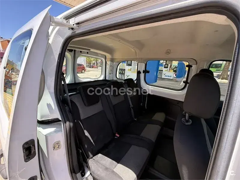 Usado Renault Kangoo 75 CV (55 kW) 2021 Blanco Monovolumen