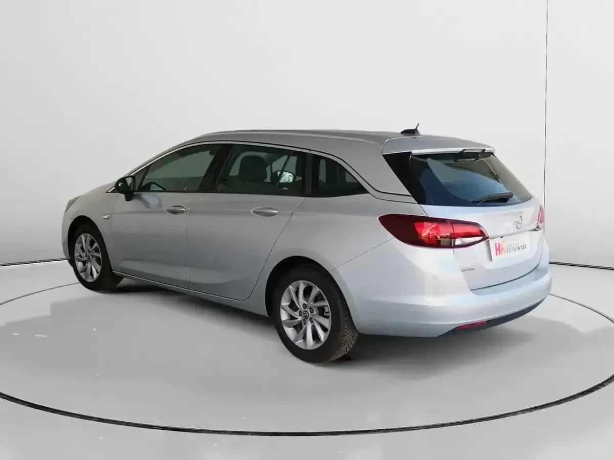 Usado Opel Astra Business Elegance 122 CV (89 kW) 2022 Gris Utilitario