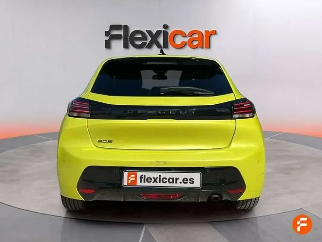Usado Peugeot 208 Allure 101 CV (74 kW) 2025 Amarillo Utilitario