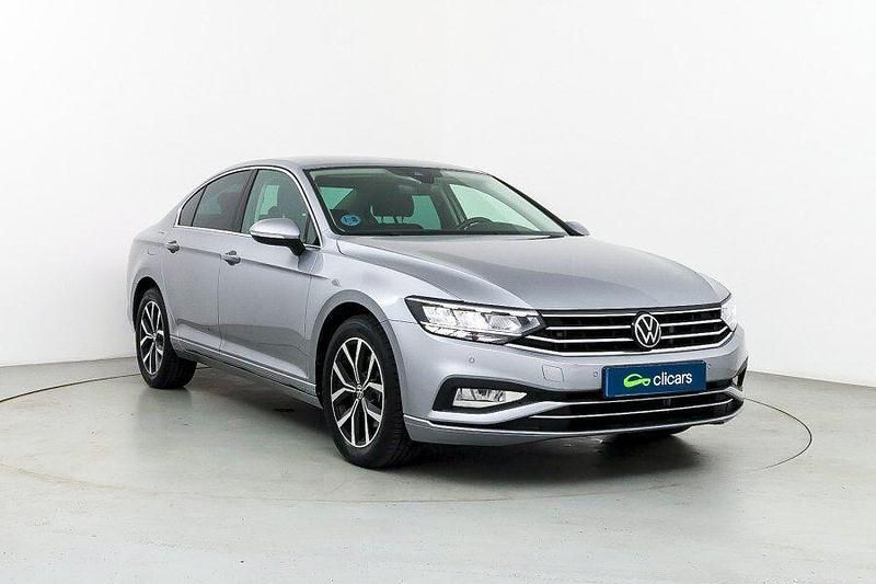 Usado VW Passat Executive 150 CV (110 kW) 2021 Gris Berlina