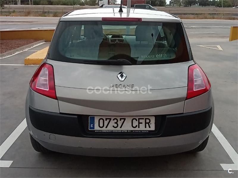 Gris / plata Usado 2003 Renault Mégane II Dynamique Berlina | 3300 € (Precio justo) - Imagen 1/4