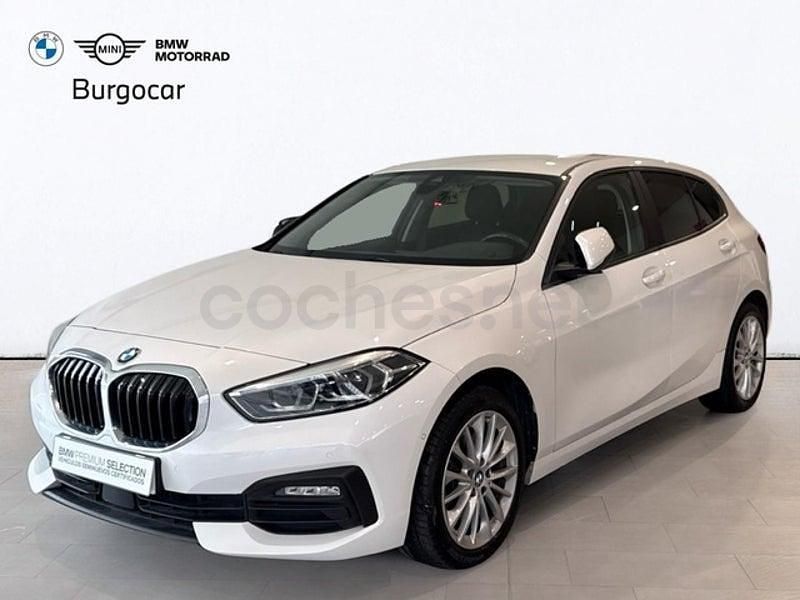 Pintura metalizada mineralweiß Usado 2024 BMW 118 Comfort Edition Utilitario | 28.900 € (Precio justo) - Imagen 1/4