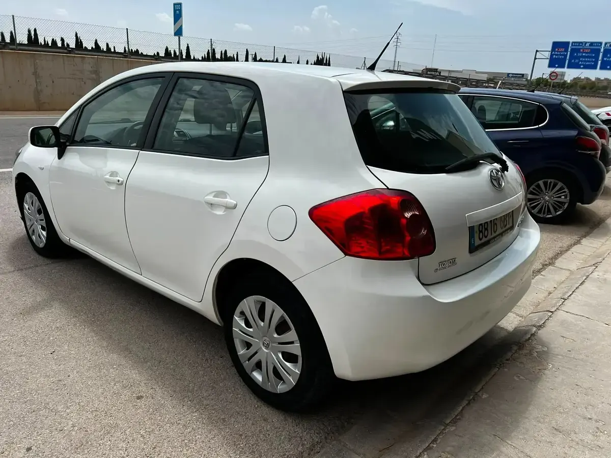 Usado Toyota Auris Luna 124 CV (91 kW) 2008 Blanco Utilitario