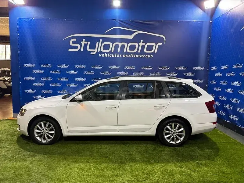 Usado Skoda Octavia Style 116 CV (85 kW) 2017 Blanco Familiar