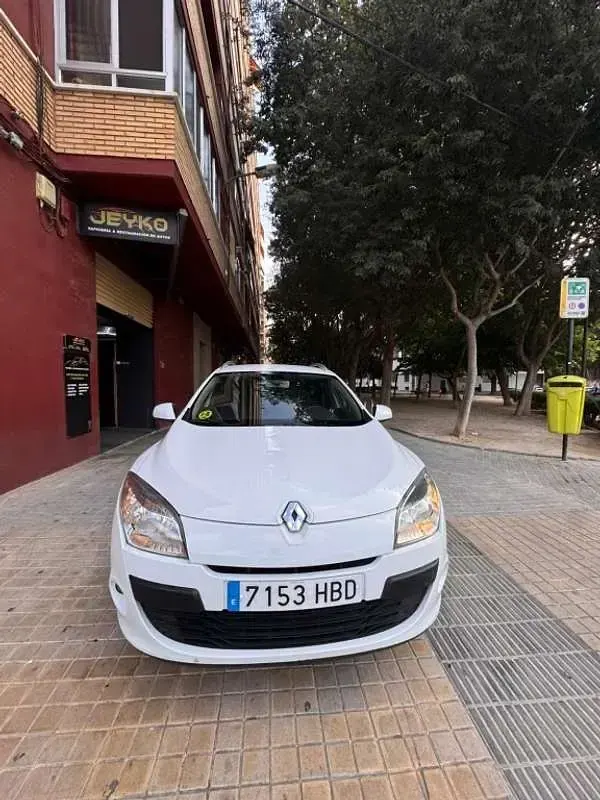 Usado Renault Mégane III Dynamique 110 CV (80 kW) 2010 Blanco Utilitario