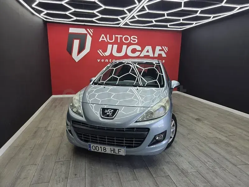 Usado Peugeot 207 Active 92 CV (67 kW) 2012 Gris / plata Berlina