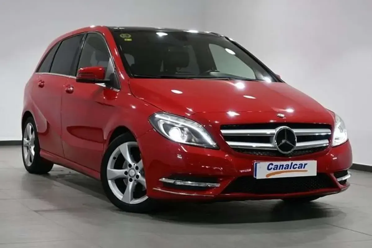 Usado Mercedes B180 109 CV (80 kW) 2014 Rojo Utilitario