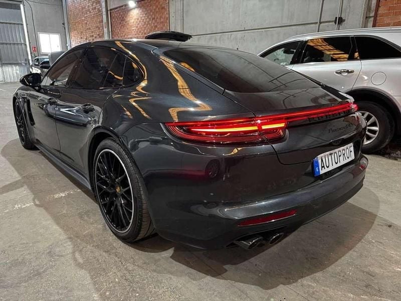 Usado Porsche Panamera Sport Turismo 460 CV (338 kW) 2019 Gris / plata Familiar