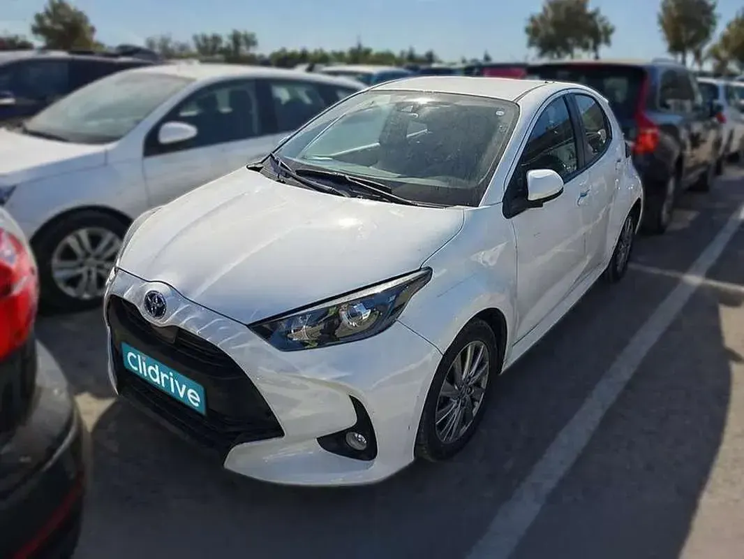 Begagnad Toyota Yaris Hybrid Active 116 HK (85 kW) 2022 Vit Halvkombi