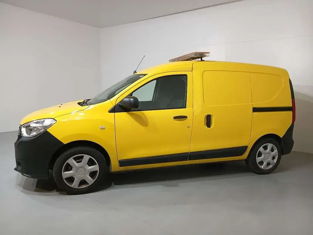 Usado Dacia Dokker Essentiel 102 CV (75 kW) 2020 Amarillo Monovolumen
