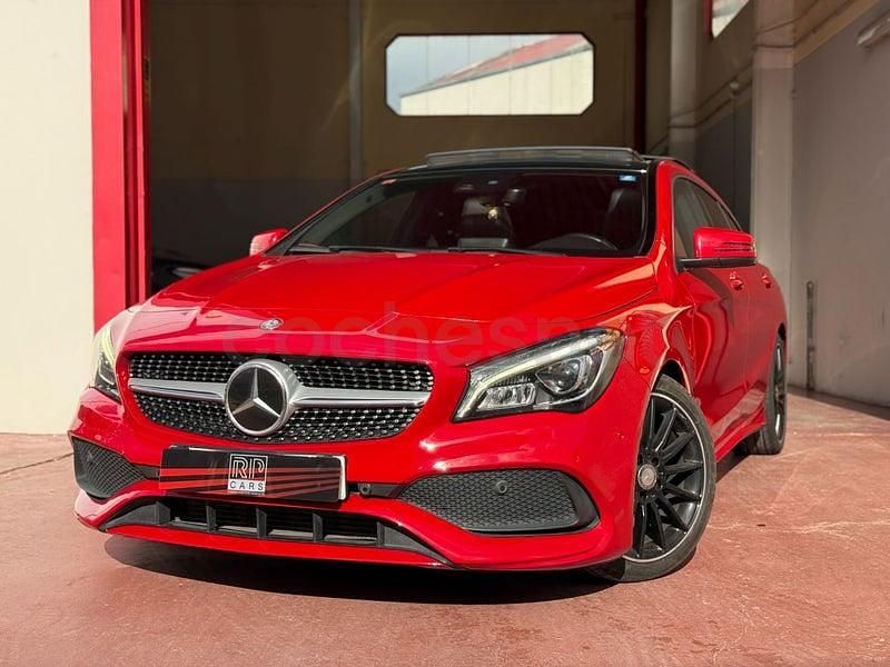 Usado Mercedes CLA220 Shooting Brake AMG line 177 CV (130 kW) 2017 Rojo Familiar