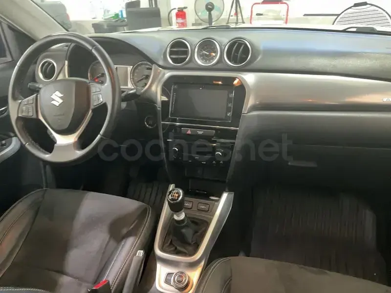 Usado Suzuki Vitara GLX 120 CV (88 kW) 2016 Beige SUV