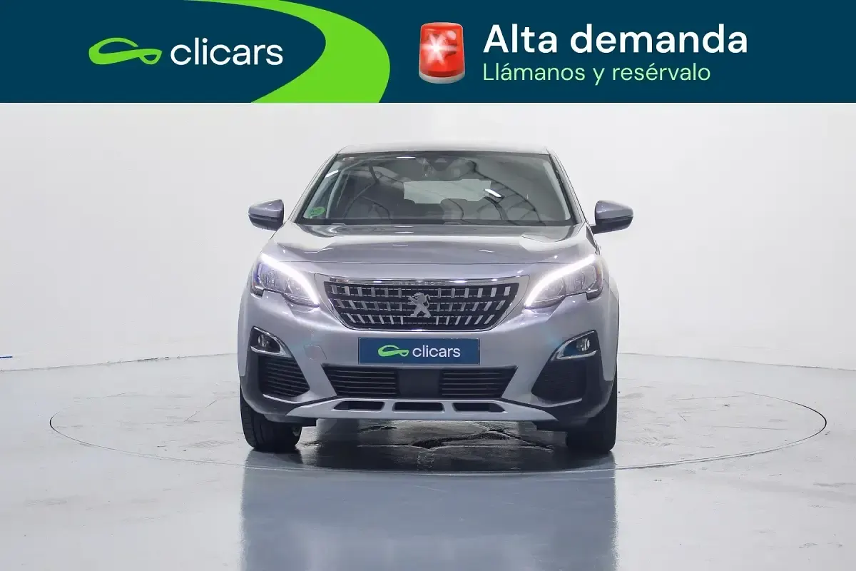 Usado Peugeot 3008 Allure 130 CV (95 kW) 2019 Gris / plata SUV