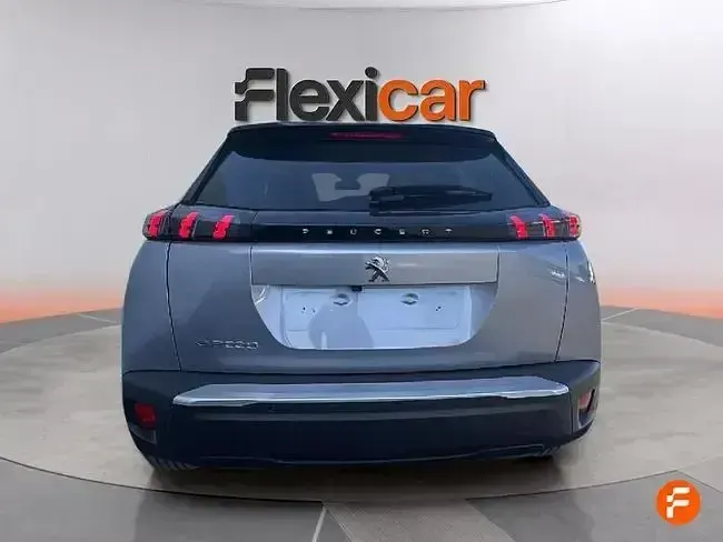 Usado Peugeot e-2008 Allure 100 kW (136 CV) 2022 Gris SUV
