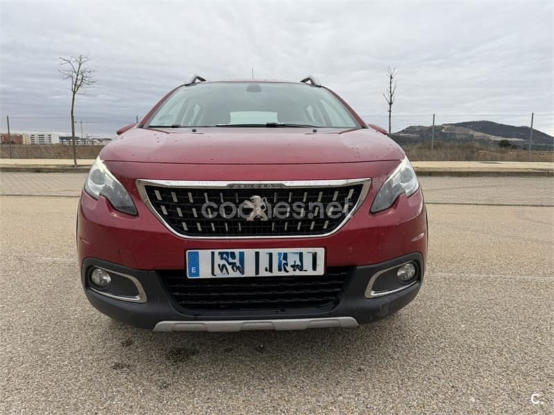Usado Peugeot 2008 Allure 120 CV (88 kW) 2017 Rojo SUV